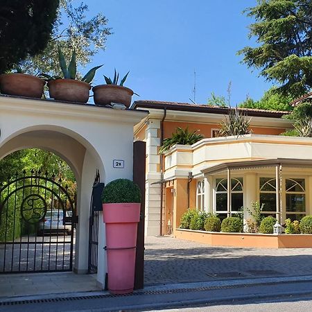 La Villa Desenzano Desenzano del Garda Bagian luar foto